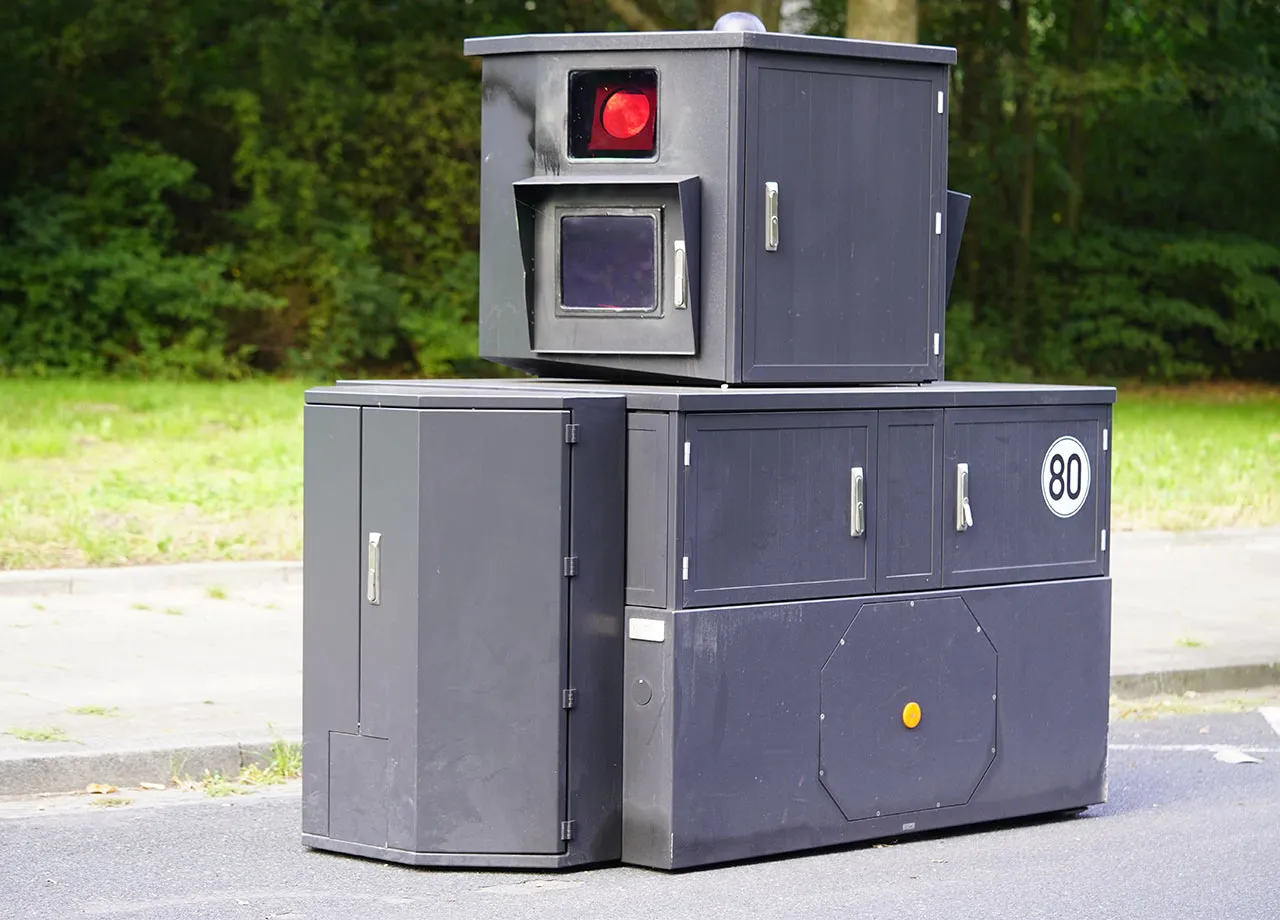 Ein Blitzeranhänger ist bereit. Debatte in Bad Oldesloe über die Blitzer-Autonomie.