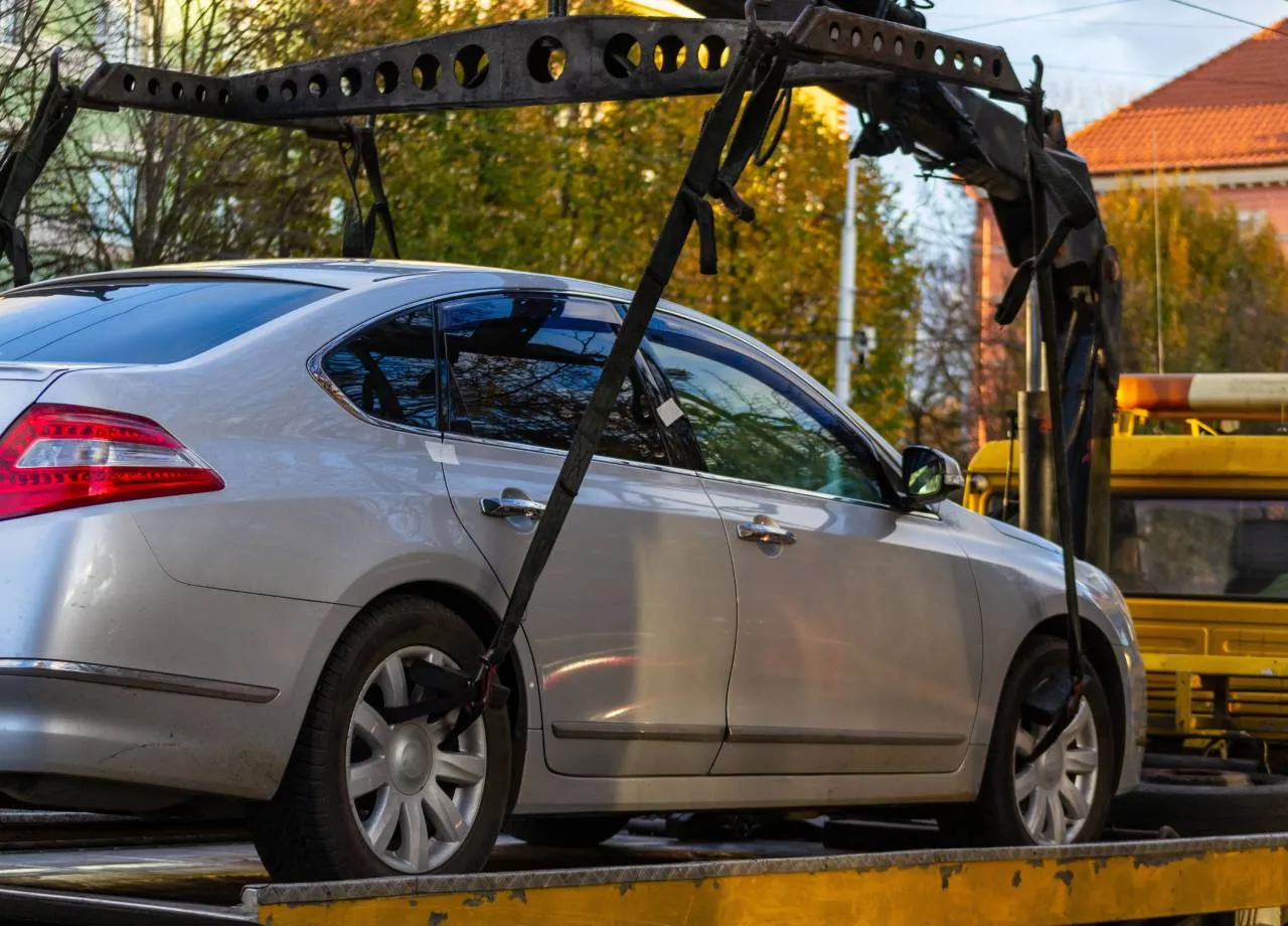 ADAC-Pannenhilfe bleibt aus: Autofahrerin muss Abschleppkosten selbst zahlen
