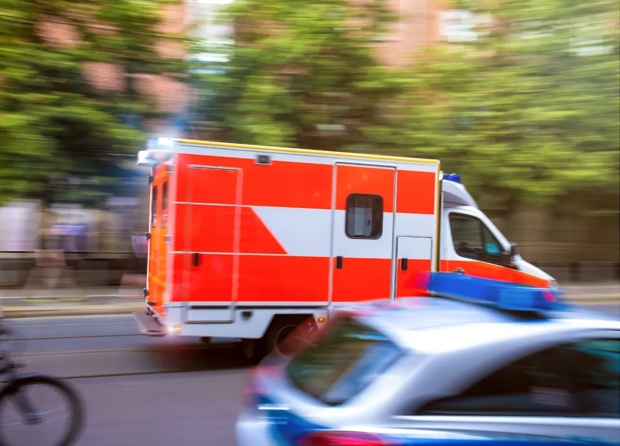 Beim Ausweichen eines RTW geblitzt: Mann sollte 30 Euro Verwarngeld zahlen