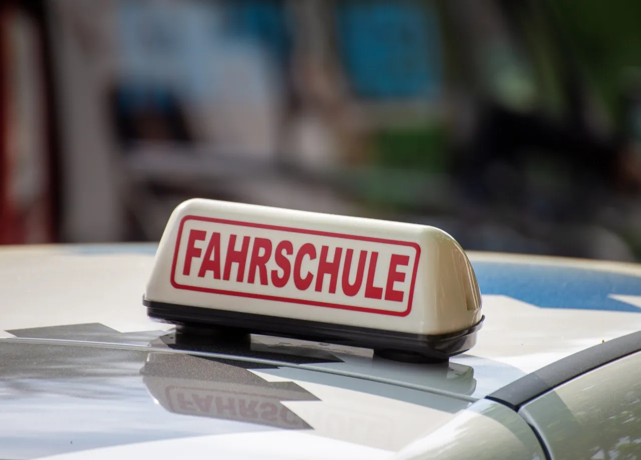 Betrügerische Fahrschulen: Wie hunderte Schüler in Berlin um Geld und Fahrstunden gebracht wurden