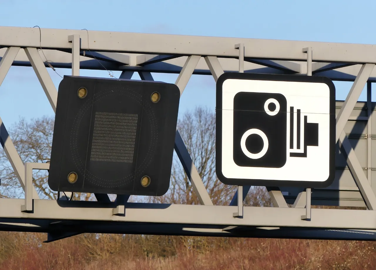 Blitzer-Chaos in Großbritannien: Software-Fehler führt zu tausenden Fehlmessungen