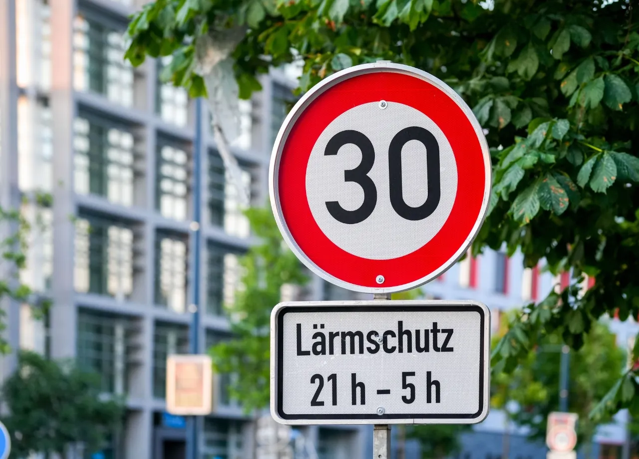 Blitzer „verschläft“ Zeitumstellung ­– Wird trotzdem ein Bußgeld fällig?