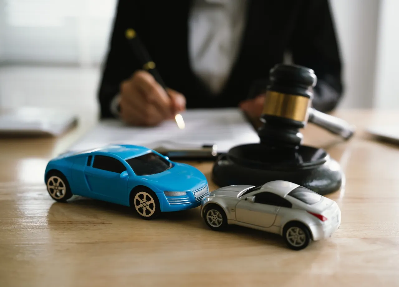 Deutsche Autofahrer crashen in Österreich: Welches nationale Recht gilt?