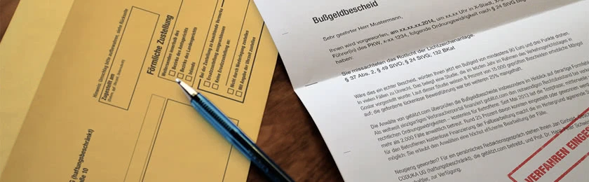 Ein gelber Umschlag und ein Bußgeldbescheid gegen den Einspruch eingelegt worden ist. Das Verfahren wurde eingestellt.