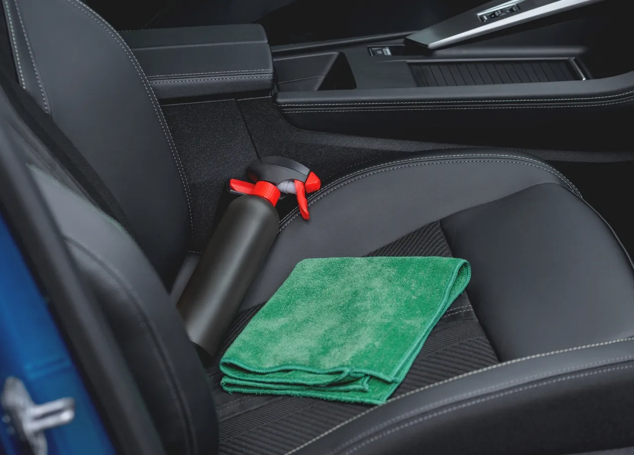 Frühjahrsputz fürs Auto: So pflegt man Karosserie, Innenraum und Cockpit