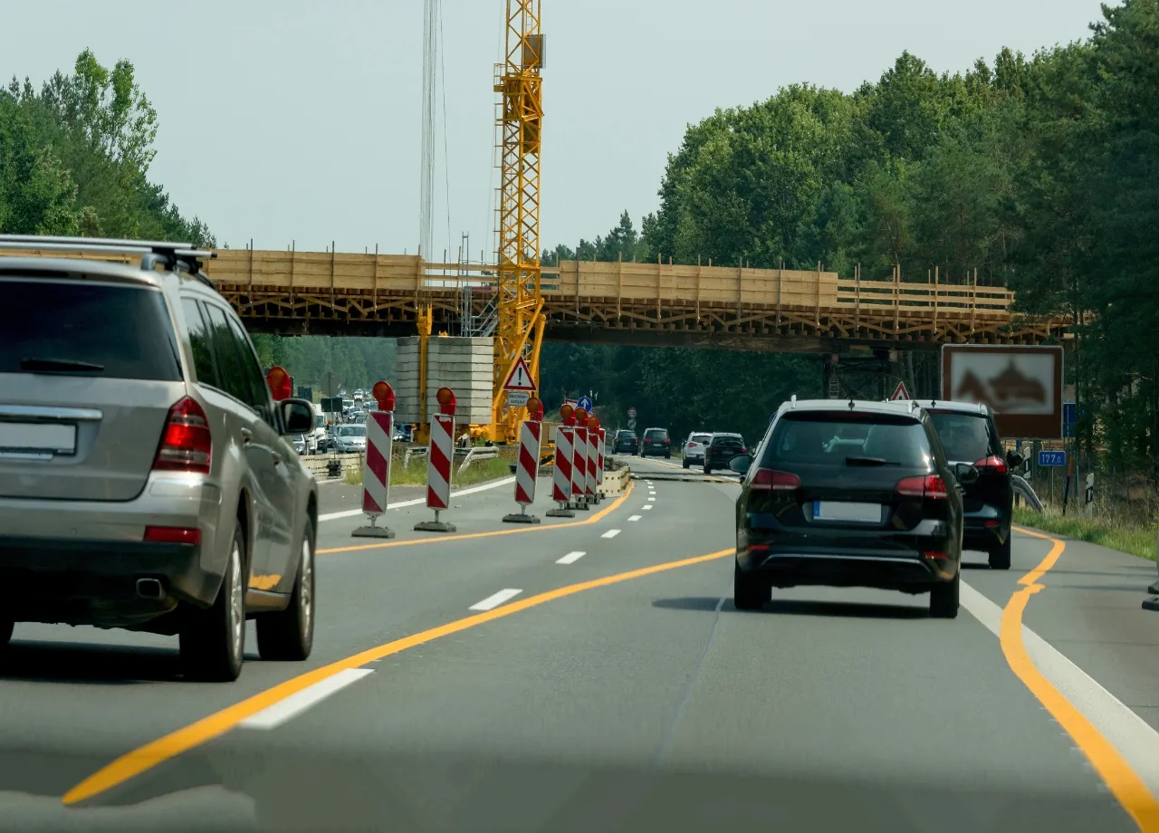 Gerichtsurteil: Rasen an der Autobahn-Baustelle kann Vorsatz sein