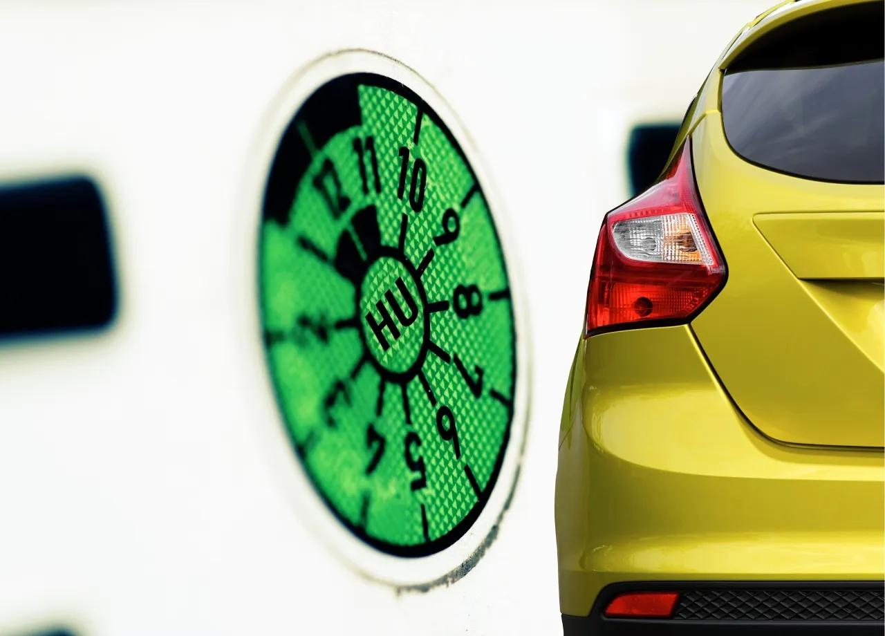 „Hallo Herr Wachtmeister, bitte kontrollieren Sie mich“: Reddit spottet über HU-Notizzettel