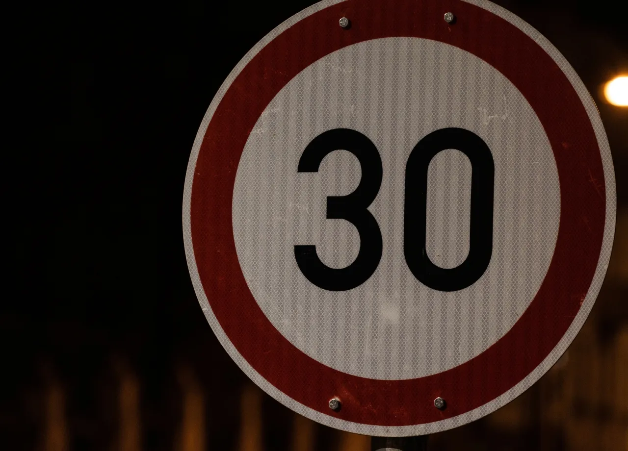 Nacht-Blitzer in Fulda sorgt für Shitstorm: Abzocke oder Lärmschutz?