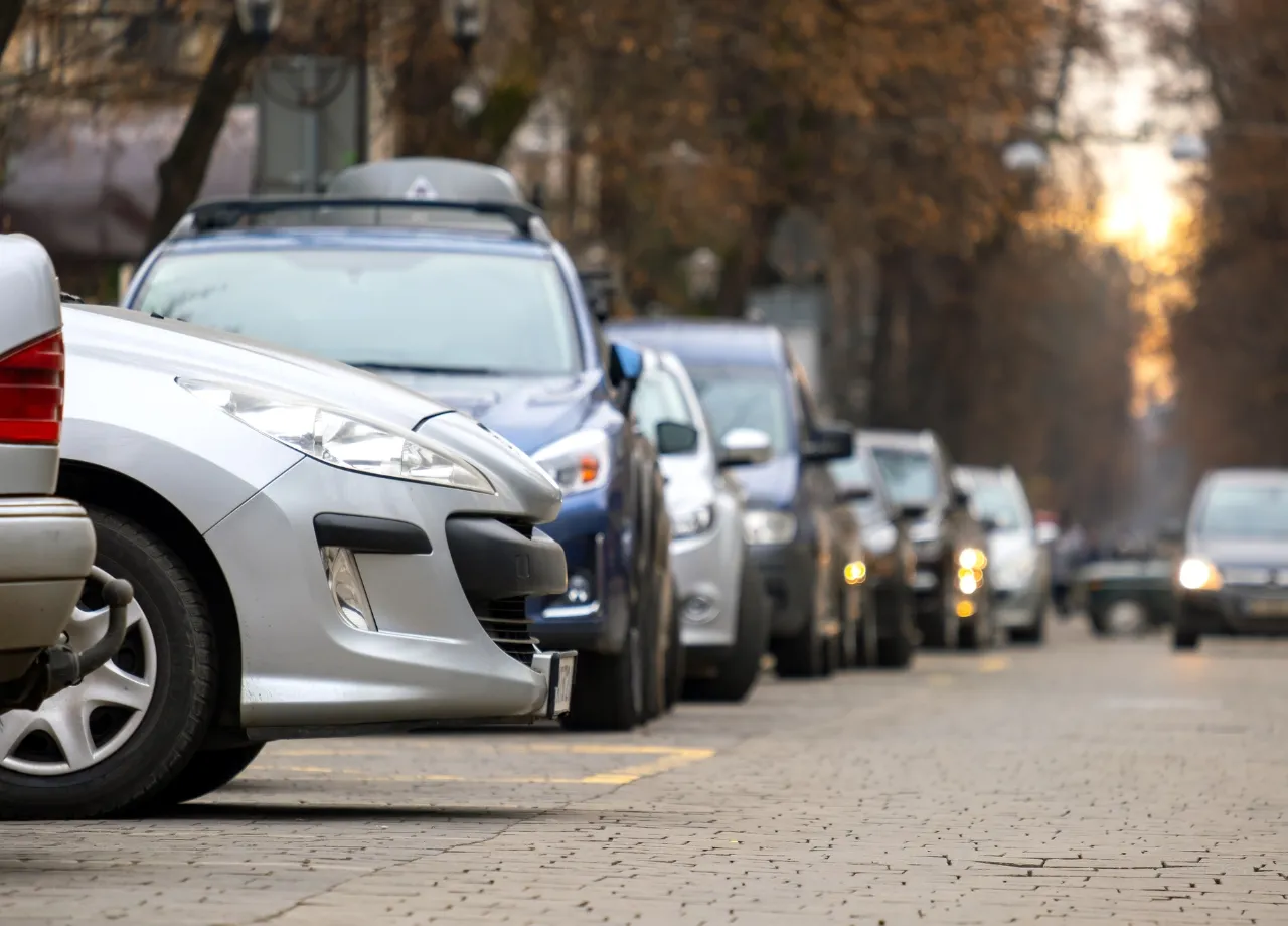 OLG Brandenburg bittet Autofahrer nach Unfall zur Kasse: Dieser hatte den Vorrang des fließenden Verkehrs missachtet