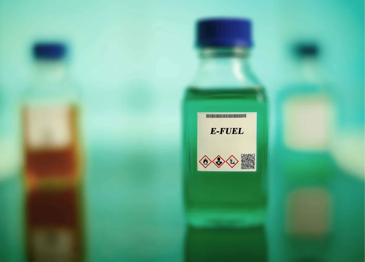 Pro & Contra E-Fuels: Kann so der Verbrenner gerettet werden?