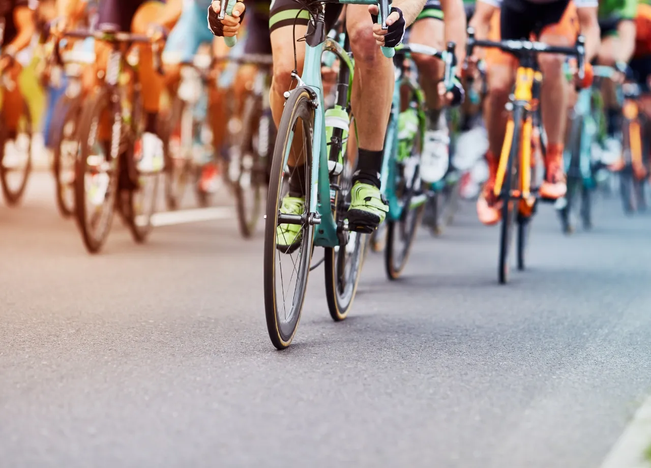 Rennradfahrer als Rotlichtsünder: Diese Strafen drohen in Belgien und Deutschland