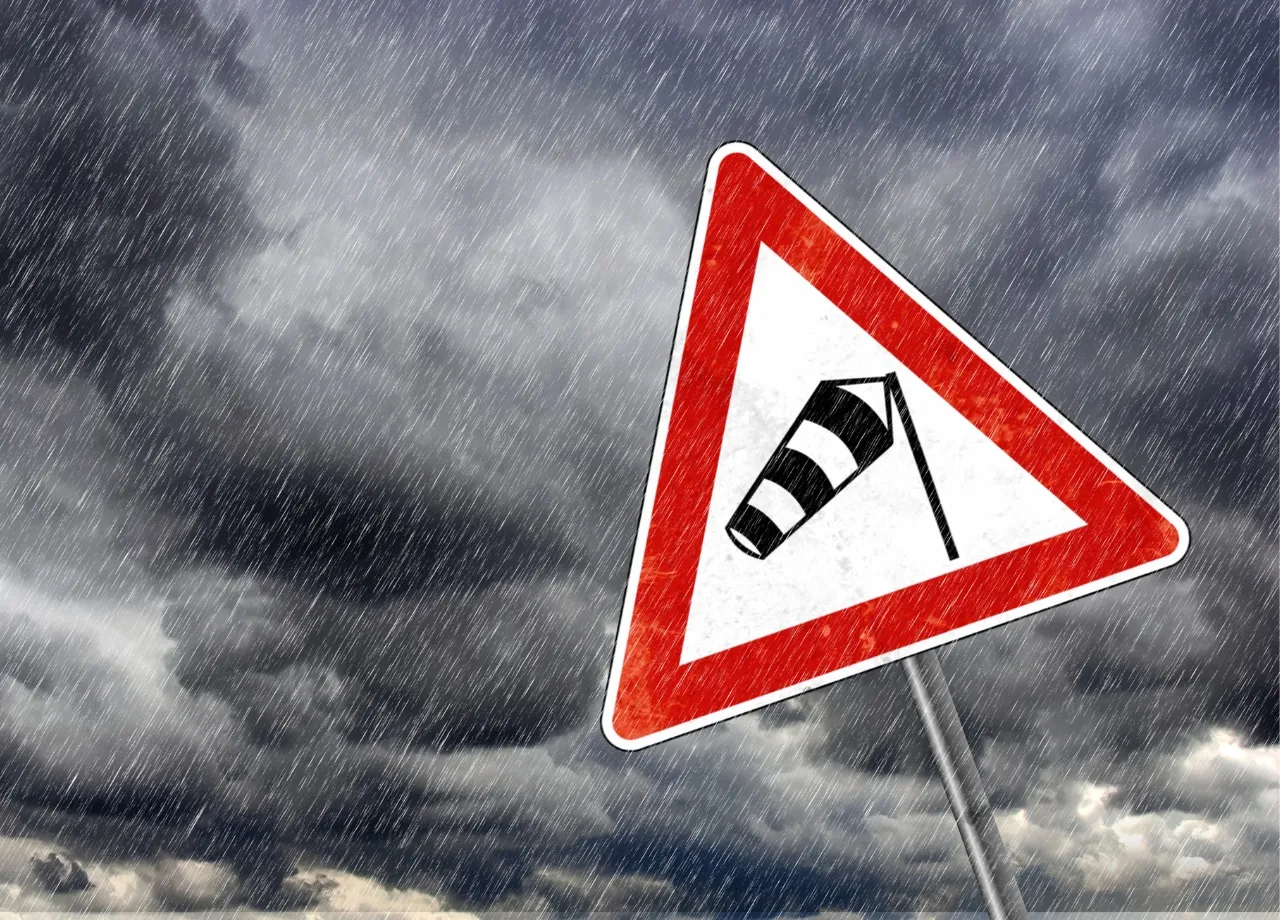 Sturm und Starkregen: Darauf sollten Autofahrer achten