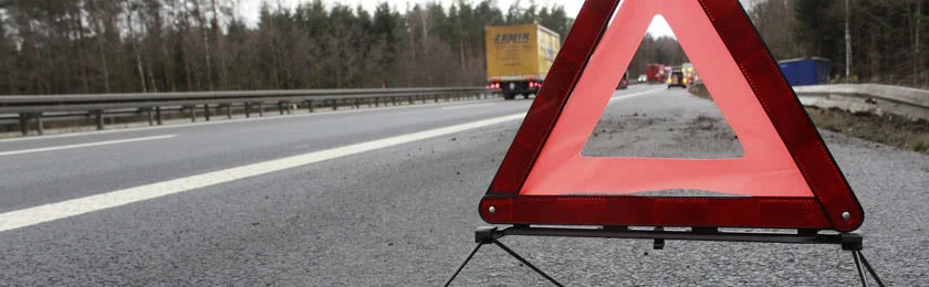 Warndreieck beim Verkehrsunfall