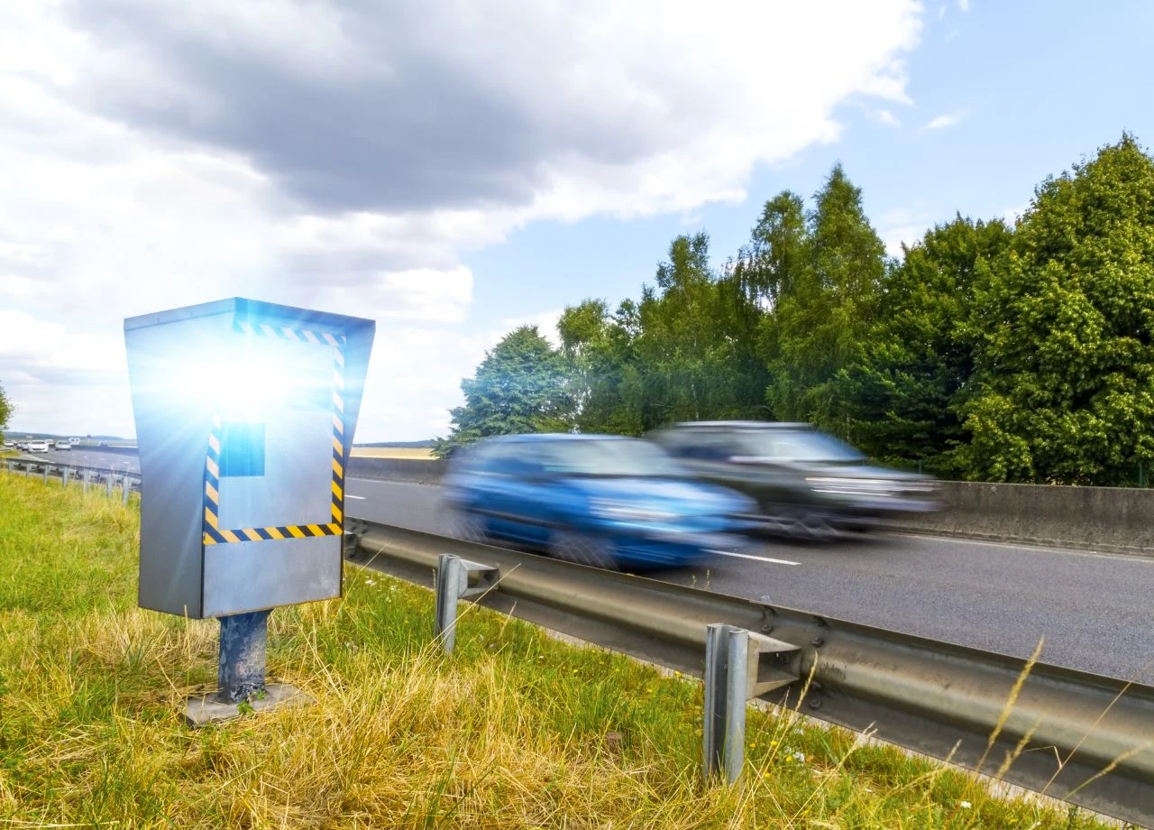 Weil ein wichtiges Detail fehlte – Autofahrerin bleibt Bußgeld erspart