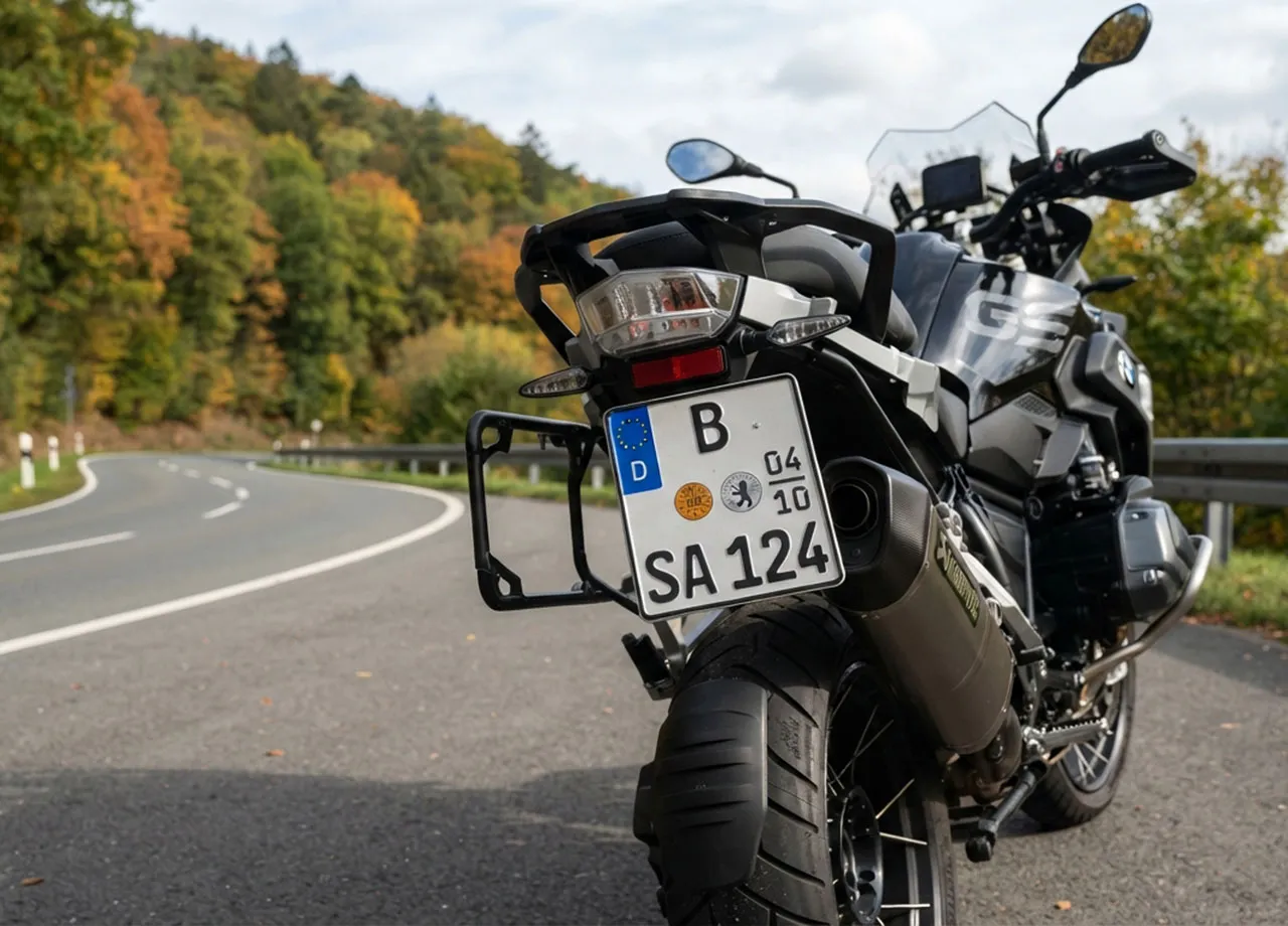 Unterwegs mit Saisonkennzeichen: Was für Auto, Motorrad und Wohnmobil gilt