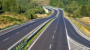 Wie schnell darf man auf dem Beschleunigungsstreifen der Autobahn fahren?