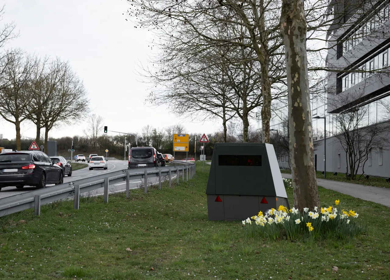 Zwei Autos auf dem Blitzerfoto: Dann sind die Bußgeldvorwürfe anfechtbar